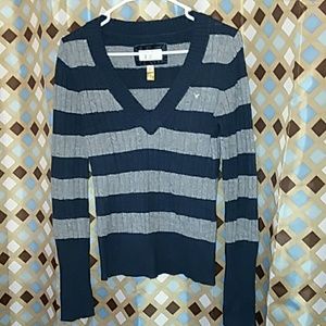 American Eagle V-neck Sweater M